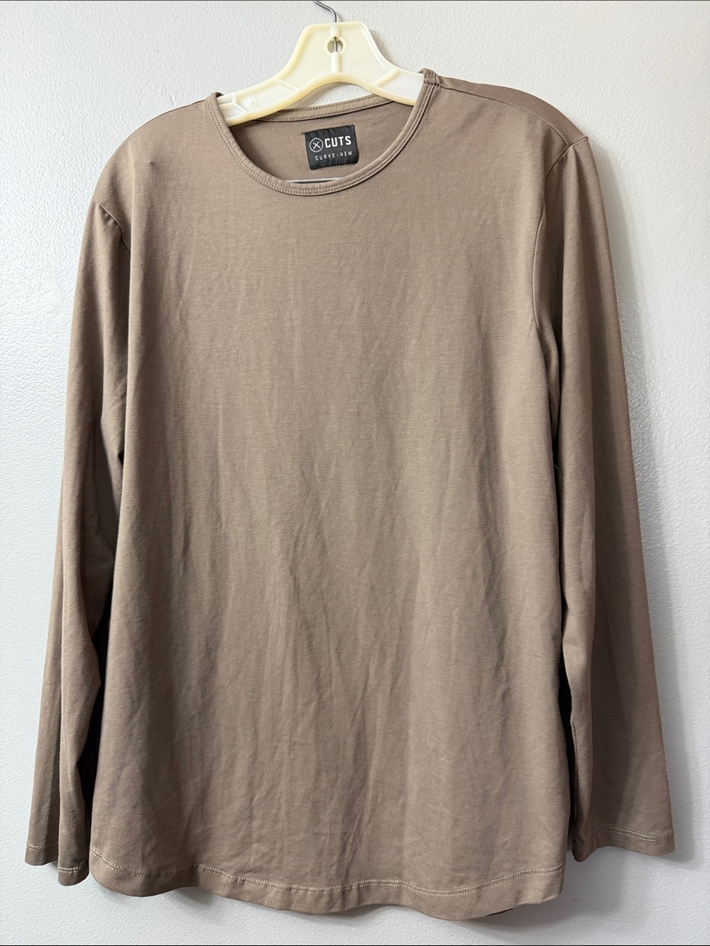 CUTS Clothing AO Long Sleeve Curve-Hem Tee Wolf Green Men’s Large
